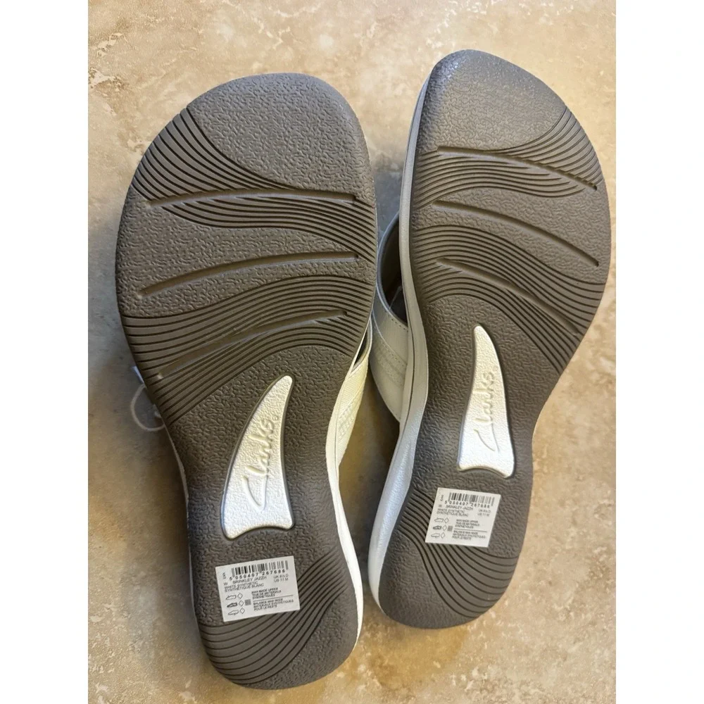 Clarks Cloudsteppers Brinkley Jazz White Flip-Flops Thong Sandals Size 11‎ NEW
